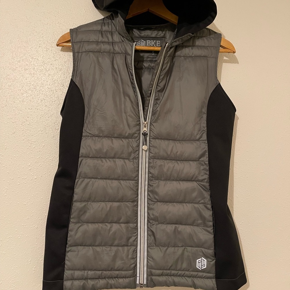 BKE Sport Sz Small Quilted Vest Hooded Gray Full Zip Reflective Strips & logo